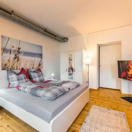 Exklusive Und Grosszuegige 140 Qm In Top-lage Mit Kicker Fuer Bis Zu 8 Personen