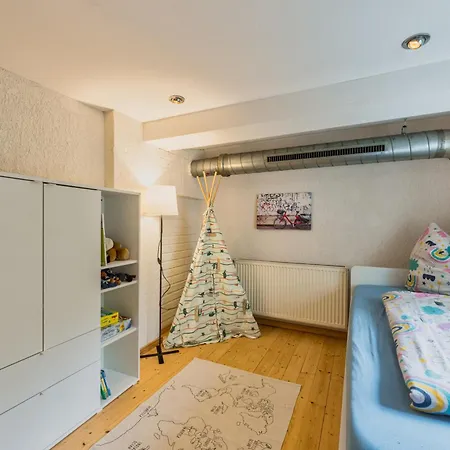 Exklusive Und Grosszuegige 140 Qm In Top-lage Mit Kicker Fuer Bis Zu 8 Personen ماغديبورغ