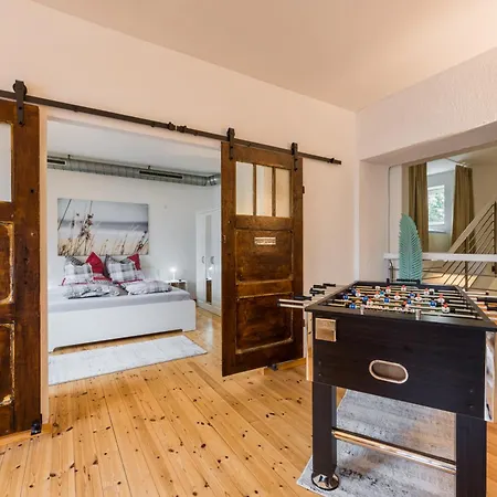 Exklusive Und Grosszuegige 140 Qm In Top-lage Mit Kicker Fuer Bis Zu 8 Personen 아파트 마그데부르크