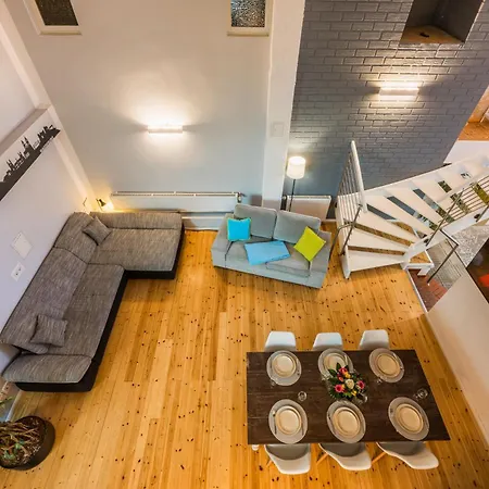 Exklusive Und Grosszuegige 140 Qm In Top-lage Mit Kicker Fuer Bis Zu 8 Personen ماغديبورغ