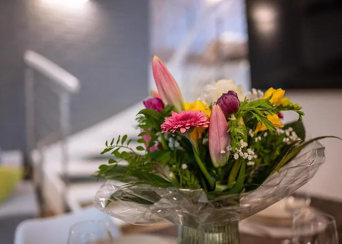 Exklusive Und Grosszuegige 140 Qm In Top-lage Mit Kicker Fuer Bis Zu 8 Personen Appartement Magdebourg