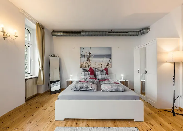 Appartement Exklusive Und Grosszuegige 140 Qm In Top-lage Mit Kicker Fuer Bis Zu 8 Personen Magdebourg