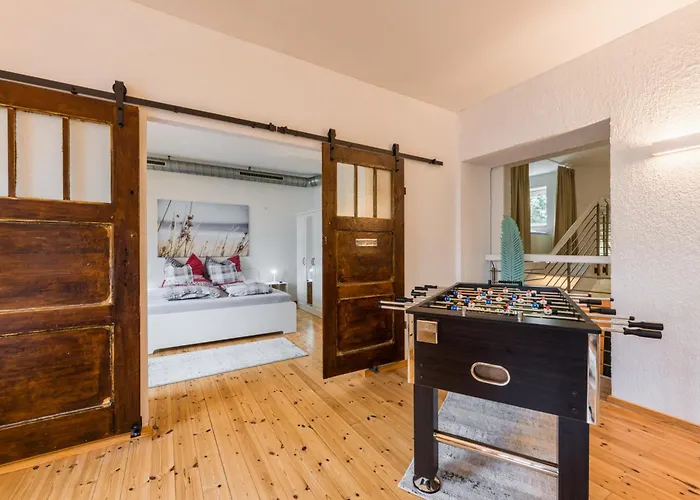 Exklusive Und Grosszuegige 140 Qm In Top-lage Mit Kicker Fuer Bis Zu 8 Personen Appartement Magdebourg