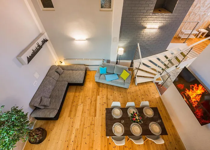 Exklusive Und Grosszuegige 140 Qm In Top-lage Mit Kicker Fuer Bis Zu 8 Personen 마그데부르크